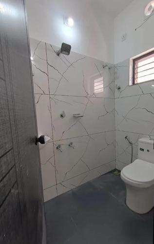 Fully Furnished 2BHK Apartment for Rent kakkanad - image 3