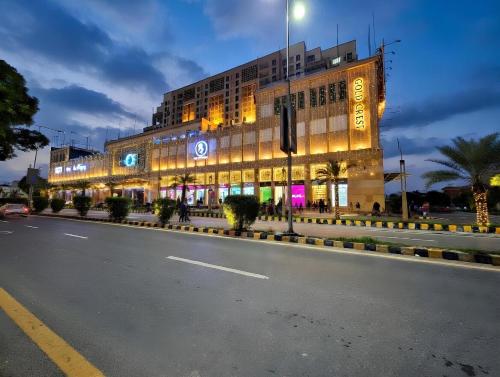 Goldcrest Mall and Residency Private One-Bed Apartment - By Alvis Suite - image 3