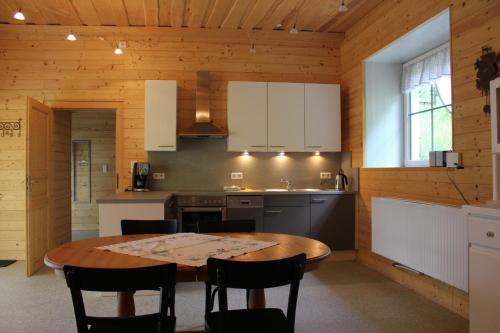 مطبخ, Ferienwohnung Zum alten Forsthaus in هولي ول