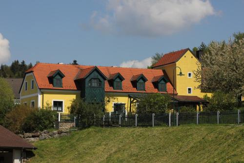 Ferienwohnung Zum alten Forsthaus, Pension in Messern bei Geras