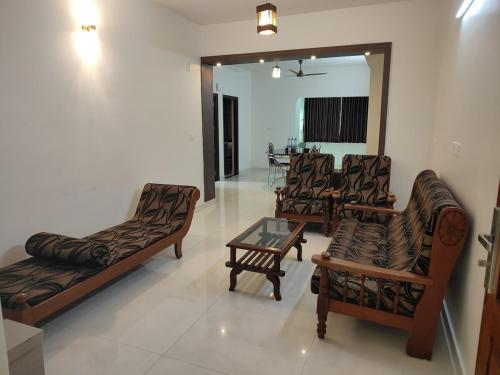 Spacious 3BHK Luxury Stay at Heart of Thrissur – khách sạn tại Chettupuzha
