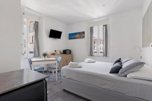 1 queen bed, 1 twin bed