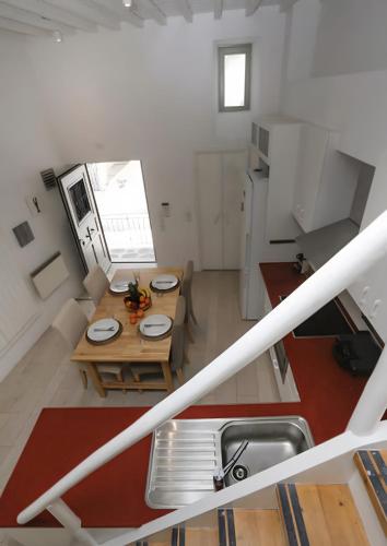 Christy's Three Level Luxury Villa - image 5