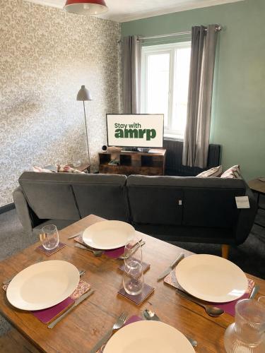 Appartment Sleeps 4, King or Twin Beds & Sofa Bed - Spennymoor