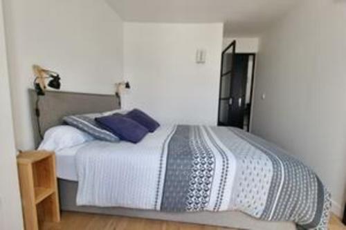Bright and cozy love nest in Paris 2nd - image 2