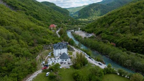 KayakHotel in Nderlysaj