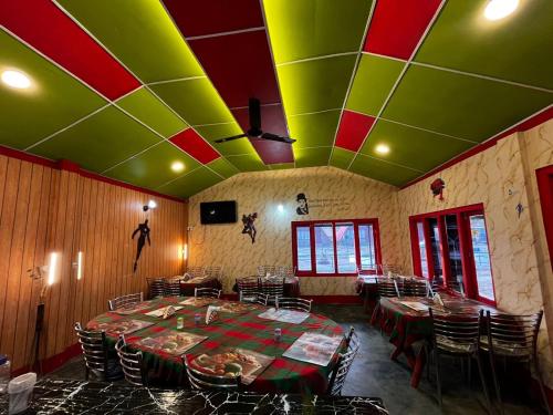 Restaurant, Sylwan-O Sunrise Homestay And Restaurant near Mawjymbuin Cave
