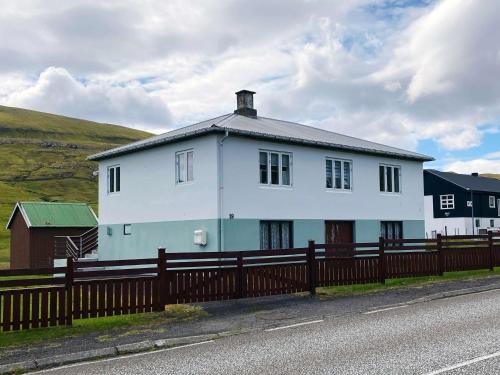 Secluded Home with Mountain Views in Skalavik in Skálavík