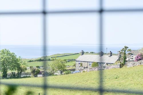 Sea view cottage walk to beach dog friendly in Lanfeira