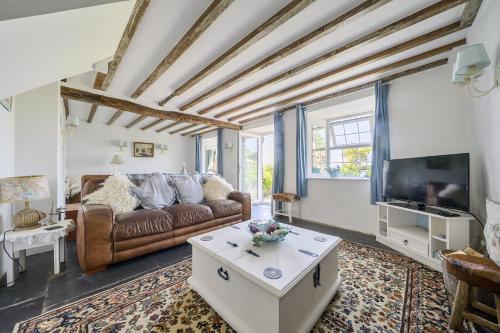 Sea view cottage walk to beach dog friendly in Lanfeira