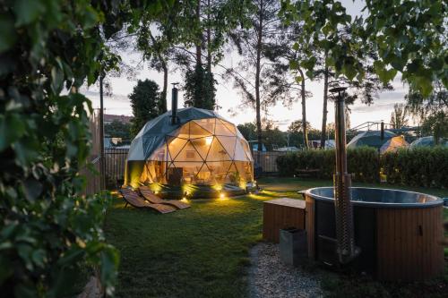 Unique glamping Prague with private hot tub, Prague