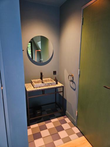 room detail thumbnail 1