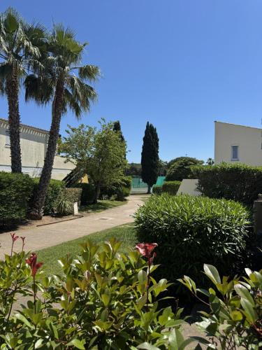 Studio climatisé avec piscine, tennis et parking gratuit