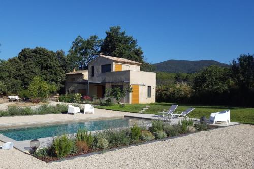 Maison des Vignes Swimming pool and charm in Lauris gîte à louer Lauris