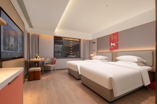ECHENG Hotel Jianghan Road Pedestrian Street Wuhan River Beach - image 2
