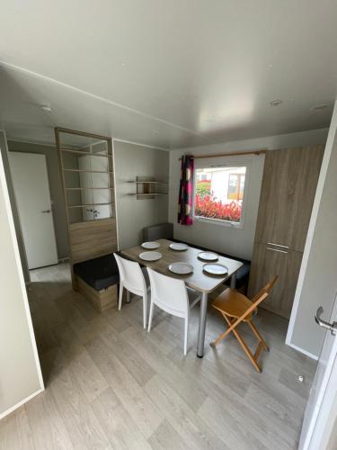 Mobilhome 6 personnes camping 4 étoiles (Mobilhome 6 personnes camping 4 etoiles) in Tregunc
