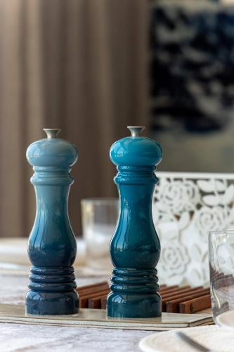 Luxurious 2-Bedroom Penthouse with Stunning Views in Central Cape Town - image 3
