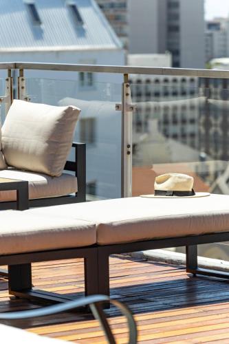 Luxurious 2-Bedroom Penthouse with Stunning Views in Central Cape Town - image 11