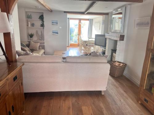 3 bedroom cottage with garden in Arundel in Arundel