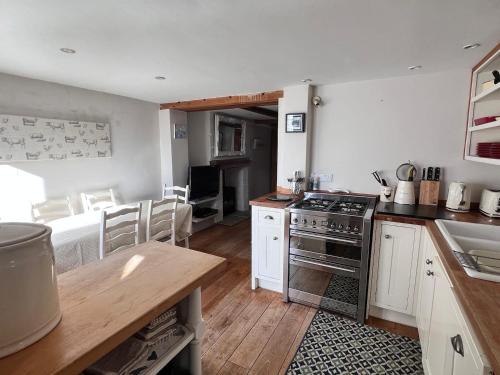 3 bedroom cottage with garden in Arundel in Arundel