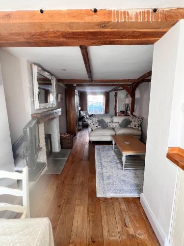 3 bedroom cottage with garden in Arundel in Arundel