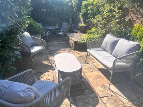 3 bedroom cottage with garden in Arundel in Arundel