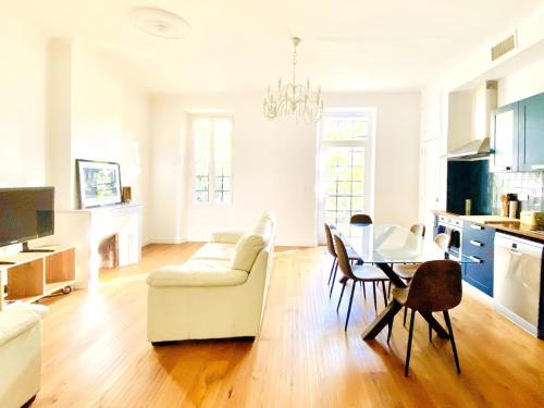 Apartment with private garden at centre of Aix en Provence