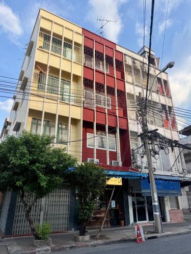 Large Room near Grand Palace in Other