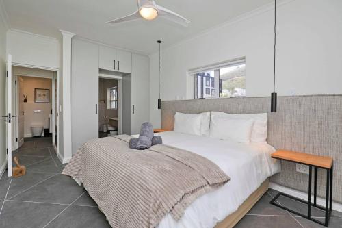 Gorgeous 3 bed apt in Sea Point - image 13