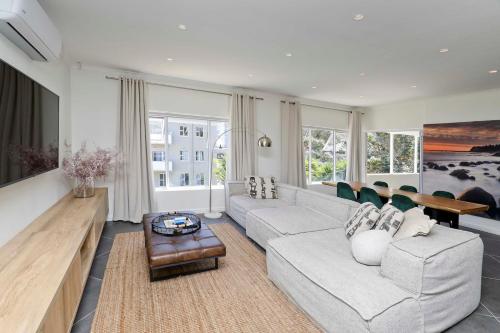 Gorgeous 3 bed apt in Sea Point - image 2