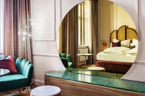 room detail thumbnail 1