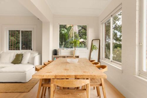 Panoramic Harbour Views in Darling Point for 7 in ดาร์ลิง พอยต์