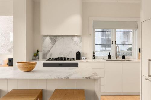 Panoramic Harbour Views in Darling Point for 7 in ดาร์ลิง พอยต์