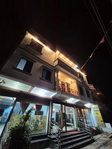 hotel paradise inn in Kumarwarti