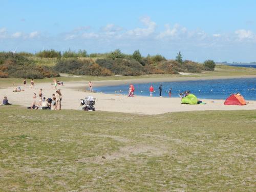 Traumhaftes-freistehendes-Ferienhaus-an-der-See-Strand-Yachthafen-W-Lan - image 25