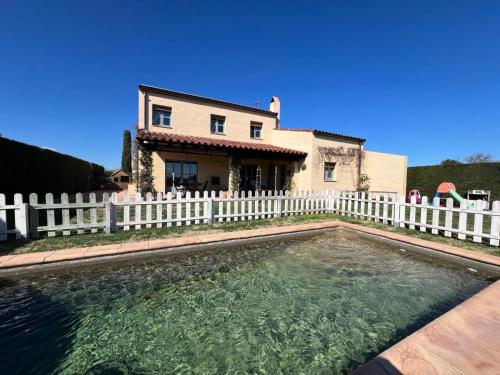 Villa with privat pool La Bisbal gîte à louer Castell D'Emporda