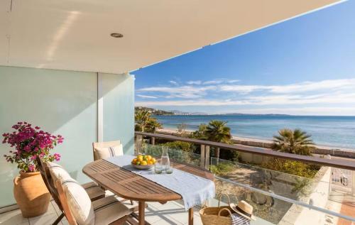 Premium Two-Bedroom Beach Front Apartment Palm Beach, Cannes