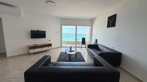 balkon/terras, Apartment by the sea 63 c in Bat Yam