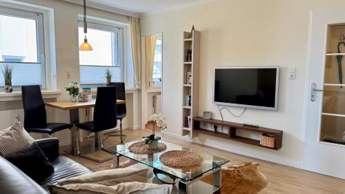 7-9, Marienstr, sehr strandnah, Südbalkon mit kleinem Seeblick, 2 Zi in Sylt, Deutschland