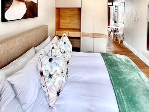 Queen Suites - image 13