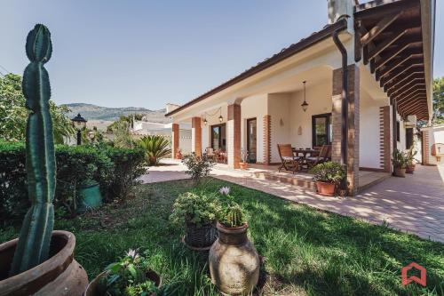 Charming Villa by the Sea in Sicily