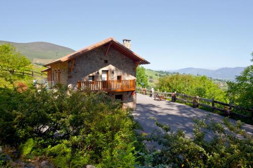 La Cabaña de Bienvenida Bustralanes (La Cabana de Bienvenida Bustralanes) in Villacarriedo