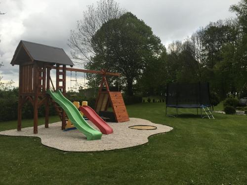 สนามเด็กเล่น, Penzion Obora in โอโบรา