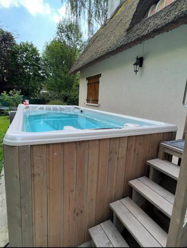 Karstais baseins, Countryside Escape with Spa, Pond & Garden 1h from Paris in Saint-Lubin-de-la-Haye