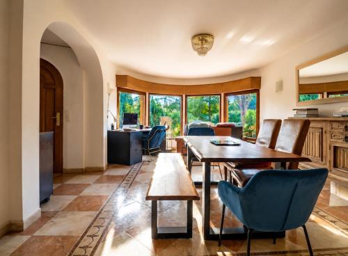 Countryside Escape with Spa, Pond & Garden 1h from Paris in Saint-Lubin-de-la-Haye