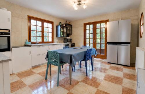 Countryside Escape with Spa, Pond & Garden 1h from Paris in Saint-Lubin-de-la-Haye