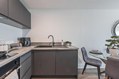 Kitchen, Stylish 2BR LIVERPOOL APARTMENT in Other