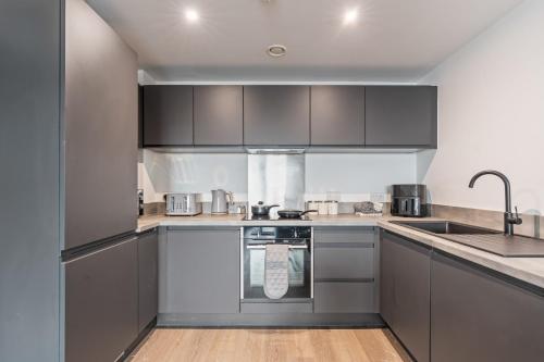 Kitchen, Stylish 2BR LIVERPOOL APARTMENT in Other