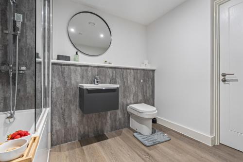 Shower, Stylish 2BR LIVERPOOL APARTMENT in Other
