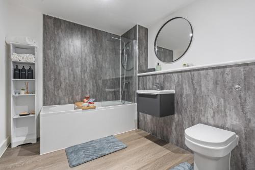Shower, Stylish 2BR LIVERPOOL APARTMENT in Other